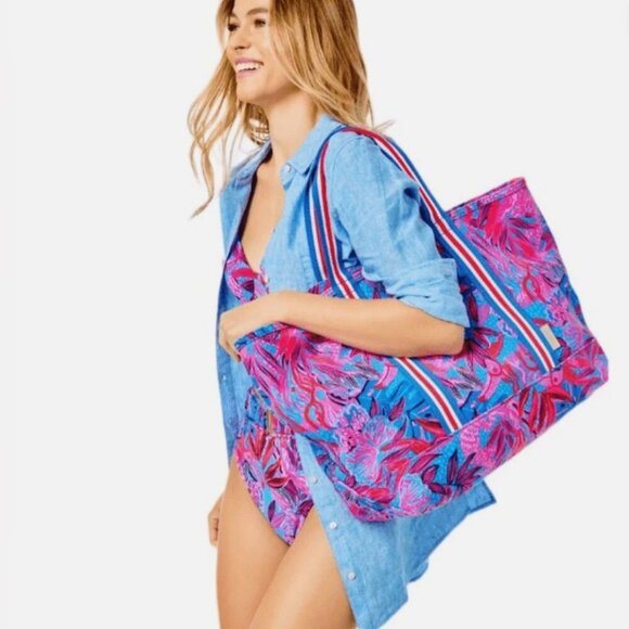 Lilly Pulitzer Mercato Tote Bag Shoulder Strapas Floral Ruby Red Wild Times Blue - Picture 2 of 10